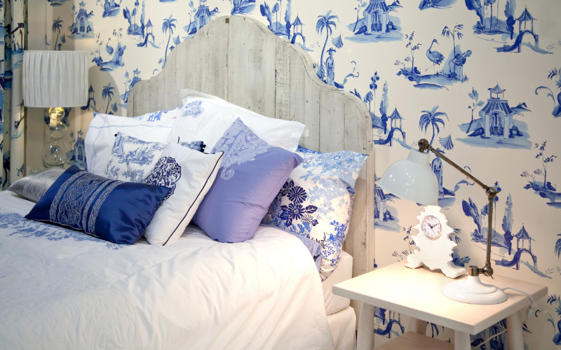 small printed wall paper bad interior decorating trend