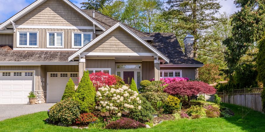 Luxury house in Vancouver, Canada. Landscape design mistakes article.