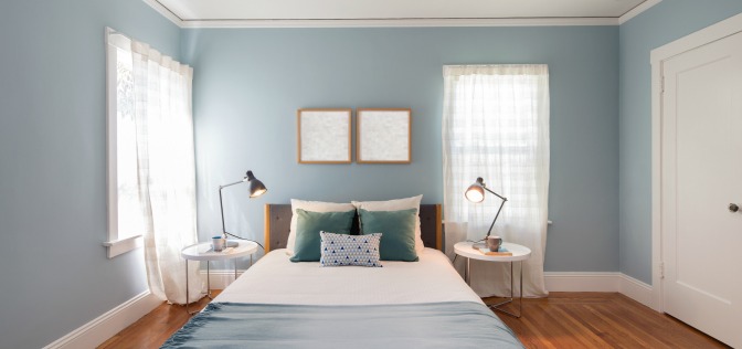 Popular bedroom paint colors—blue painted bedroom