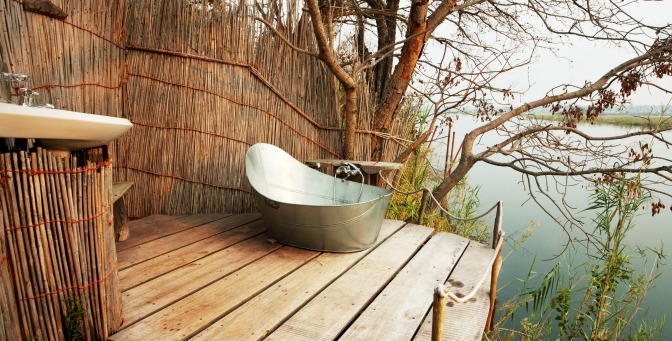 Outdoor bathtub