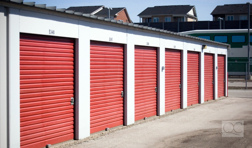 self-serve storage unit garage